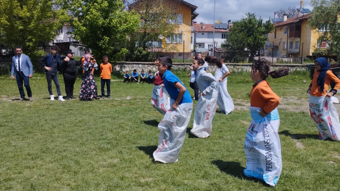 GELENEKSEL ÇOCUK OYUNLARI ŞENLİĞİ